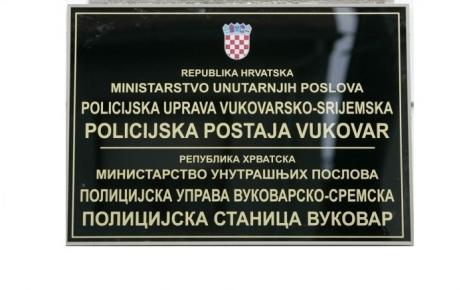 Nasilnim postavljanjem dvojezičnih ploča u Vukovaru Vlada je na najprizemniji način pokušala prekriti svoju sramotu zbog Lex Perković