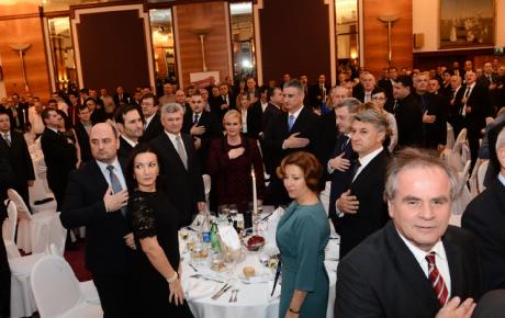 Buduća predsjednica i budući premijer, glavni tajnik HDZ-a Milijan Brkić, međunarodni tajnik dr. Miro Kovač, predsjednik HSS-a Branko Hrg...