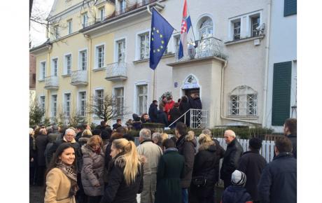 U Münchenu su Hrvati satima čekali kako bi svoj glas …