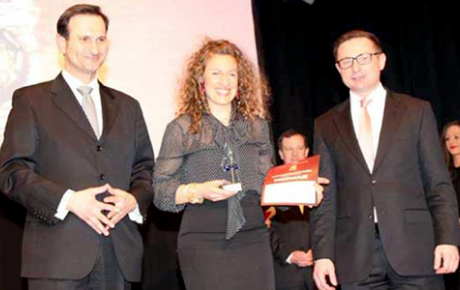 Međunarodni tajnik HDZ-a dr. Miro Kovač uručio je nagradu glumici Alessiji Lause