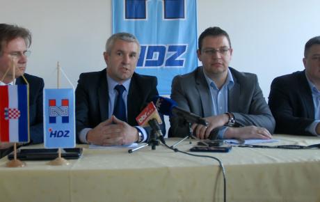 (slijeva) Marijan Coner, Tugomir Majdak, prof. dr. sc. Krunoslav Zmaić, Miro Totgergeli