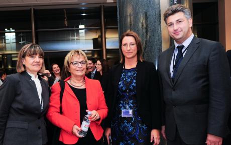 Europsko vrijeme - europska snaga: (slijeva) Zdravka Bušić, njemačka demokršćanska zastupnica Doris Pack, Ivana Maletić i Andrej Plenković