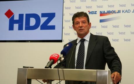 antibirokrati-se-mogu-prepoznati-jedino-medu-maticevim-kolegama_0.jpg