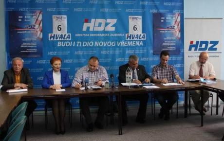 Slijeva: Josip Kasun i Marina Kolaković (HSS), Damir Jelić i Ivan Vučić (HDZ), Željko Bokulić i Mihovil Stanišić (HSP AS)