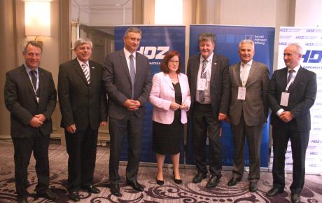 Predsjednik Karamarko s HDZ-ovim i njemačkim ekspertima