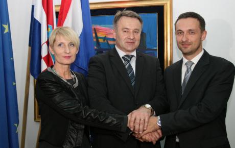 Župan Ivo Žinić s dožupanicom Anitom Sinjeri Ibrišević i dožupanom Marinom Piletićem