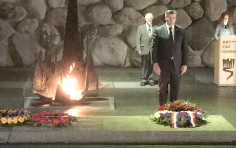 Predsjednik Plenković položio je vijenac te pojačao vječni plamen koji gori u spomen na šest milijuna stradalih Židova