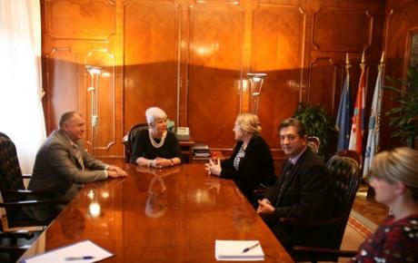 izaslanstvo-zrinske-garde-kod-predsjednice-kosor_1_0.jpg